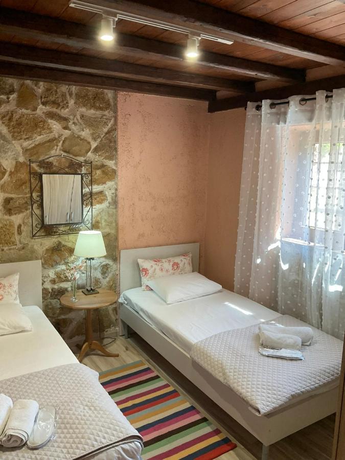 Stonehouse & Casa Al Sole E Al Mare Villa Nea Roda Ngoại thất bức ảnh
