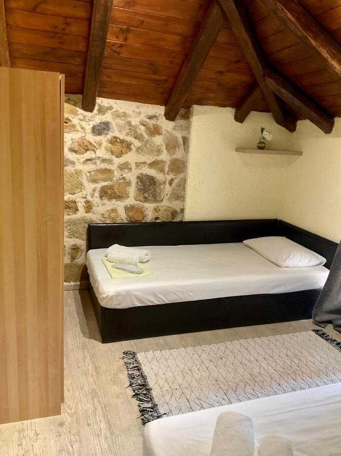 Stonehouse & Casa Al Sole E Al Mare Villa Nea Roda Ngoại thất bức ảnh