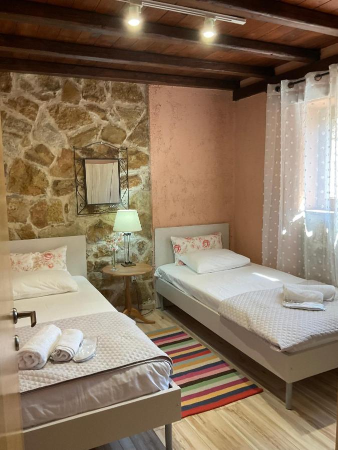 Stonehouse & Casa Al Sole E Al Mare Villa Nea Roda Ngoại thất bức ảnh