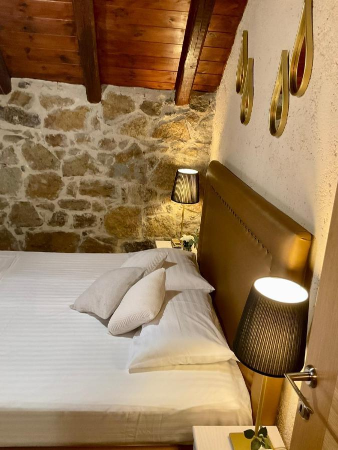 Stonehouse & Casa Al Sole E Al Mare Villa Nea Roda Ngoại thất bức ảnh